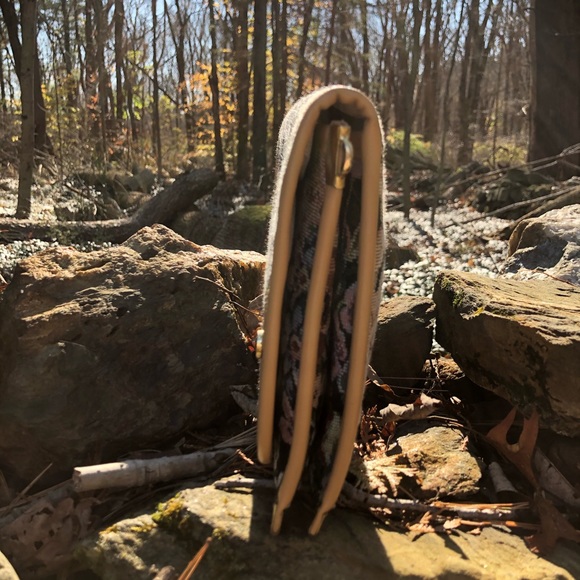 Vintage floral print clutch - Picture 8 of 10